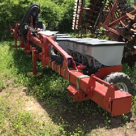 2014 Case IH 1235 15 row on 5-76” beds 3 row