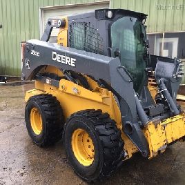 2017 John Deere 330G