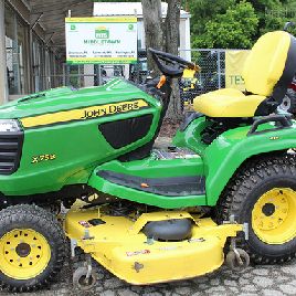 2016 John Deere X758