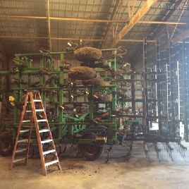 2013 John Deere 2210