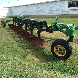 2011 John Deere 3710
