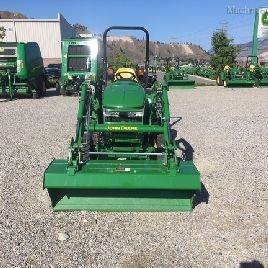 2018 John Deere 3033R