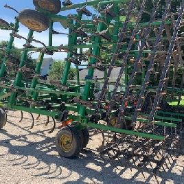 2004 John Deere 2210