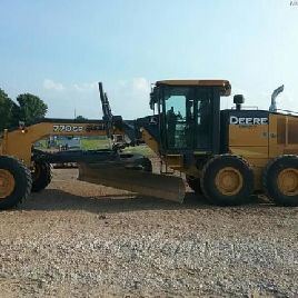 2013 John Deere 770GP