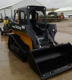 2015 John Deere 319E