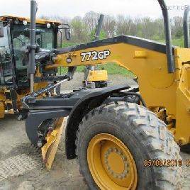 2015 John Deere 772GP