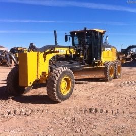 2015 John Deere 772GP