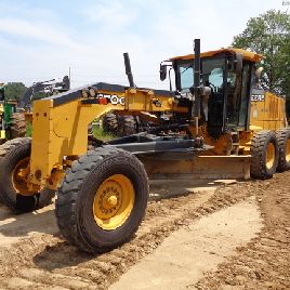 2013 John Deere 670G