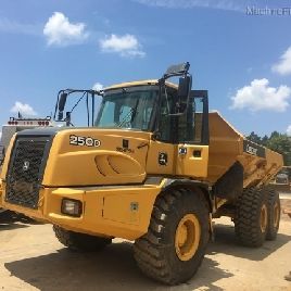 2015 John Deere 250D-II
