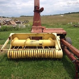 1982 New Holland 718