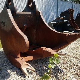 John Deere 850D 48" Rock Bucket