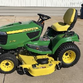 2018 John Deere X738