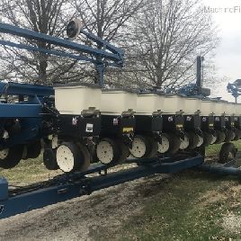 2009 Kinze 3660