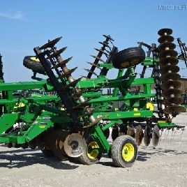2004 John Deere 637