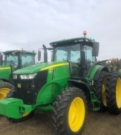 2017 John Deere 7210R