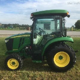 2017 John Deere 3046R
