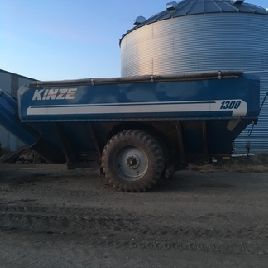 2012 Kinze 1300