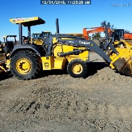 2018 John Deere 210L