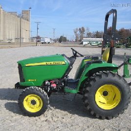 2017 John Deere 3032E