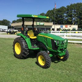2015 John Deere 4052M