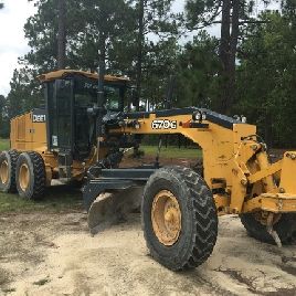 2013 John Deere 670G