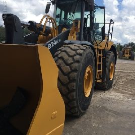 2017 John Deere 824K