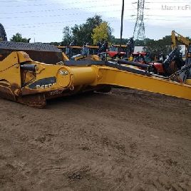 2016 John Deere 2412E