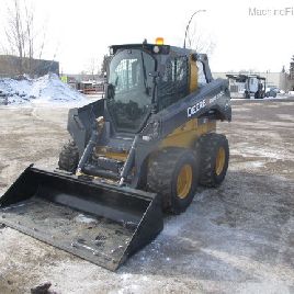 2018 John Deere 330G