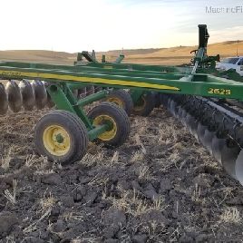 2013 John Deere 2625