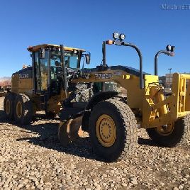 2016 John Deere 772GP