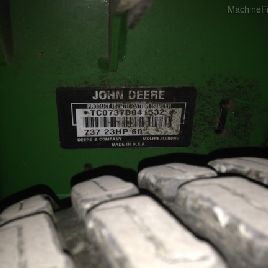 2005 John Deere 737