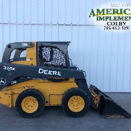 2016 John Deere 326E