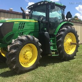 2017 John Deere 6215R