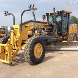 2015 John Deere 772GP