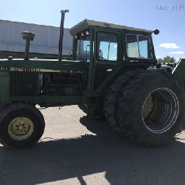 John Deere 3140