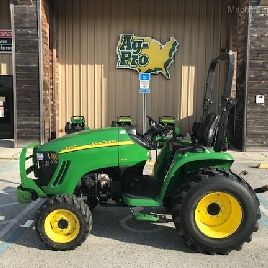 John Deere 3320