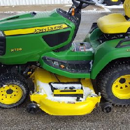2016 John Deere X738