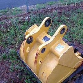 John Deere 24" Bkt / 310SJ