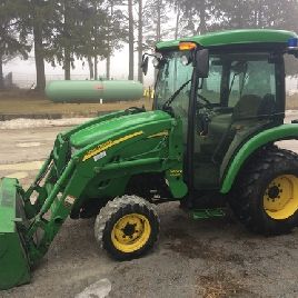John Deere 3320