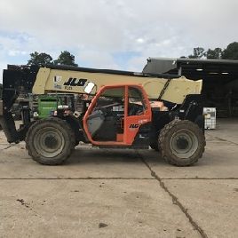 2017 JLG 1055