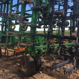 2014 John Deere 2210