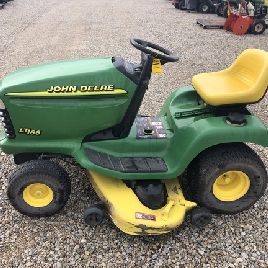 2000 John Deere LT166