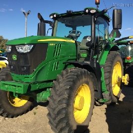 2015 John Deere 6215R