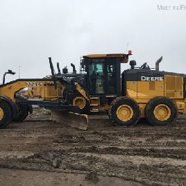 2016 John Deere 772GP
