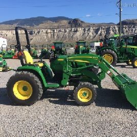 2017 John Deere 3033R