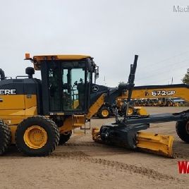 2017 John Deere 672GP