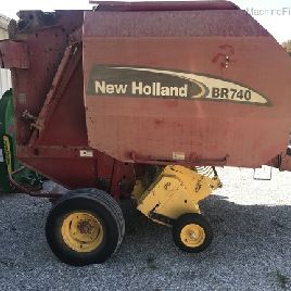 2005 New Holland BR740