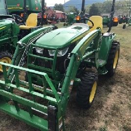2018 John Deere 3033R