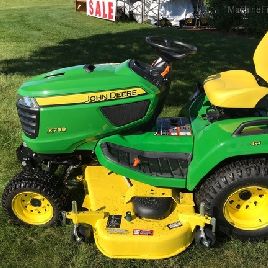 2018 John Deere X738