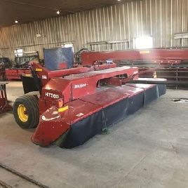 2011 New Holland H7560